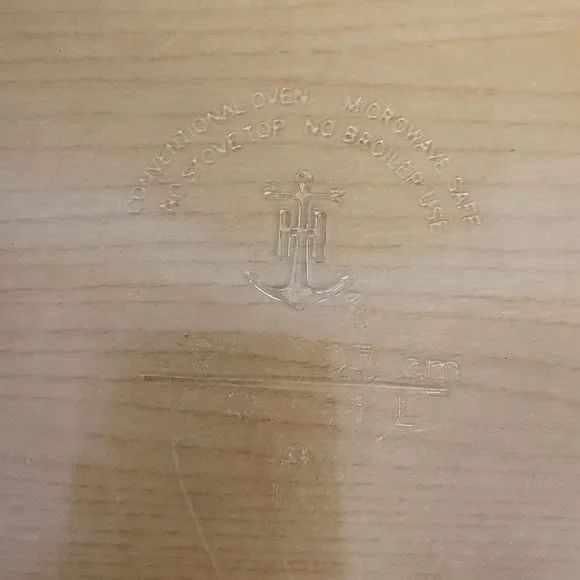 Anchor Hocking 9 inch clear scalloped pie plate - Picture 2 of 3